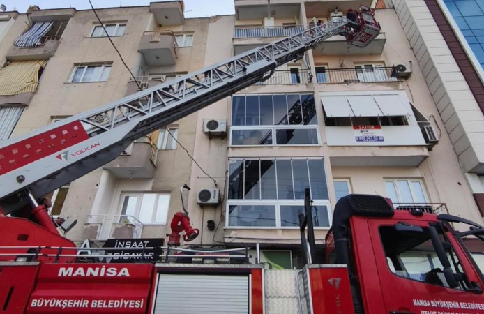 Turgutlu'da çamaşır makinesinden çıkan yangın paniğe neden oldu