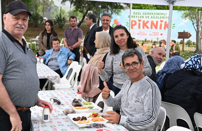 Yağmurda renkli buluşma: Özel bireyler ve aileleri piknikte bir araya geldi