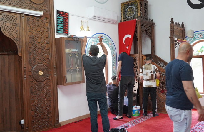 Yunusemre'de ibadethaneler bayrama hazırlanıyor