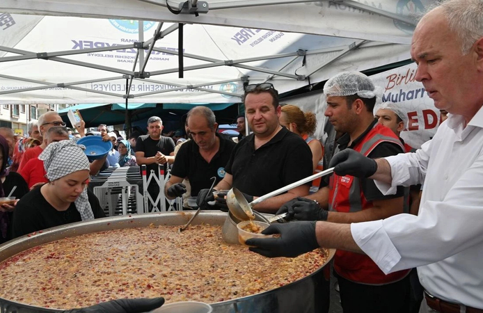 Manisa Büyükşehir’den 18 bin 500 kişilik aşure ikramı