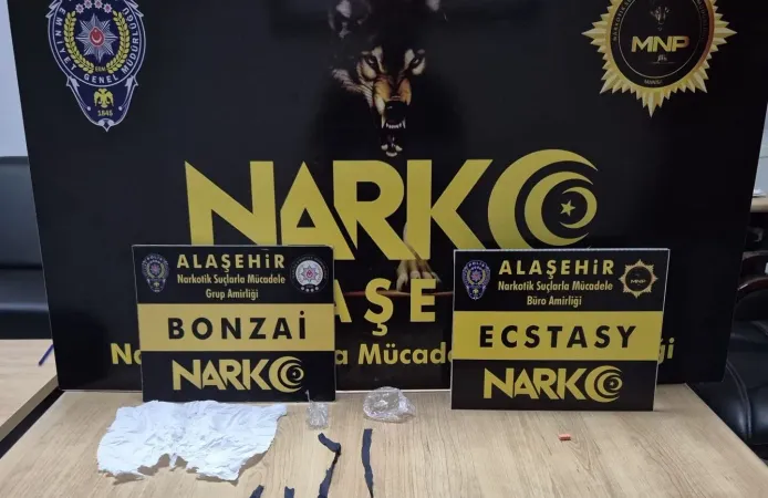 Alaşehir'de polisten kaçan şüphelinin üzerinden binlerce yasaklı madde çıktı!