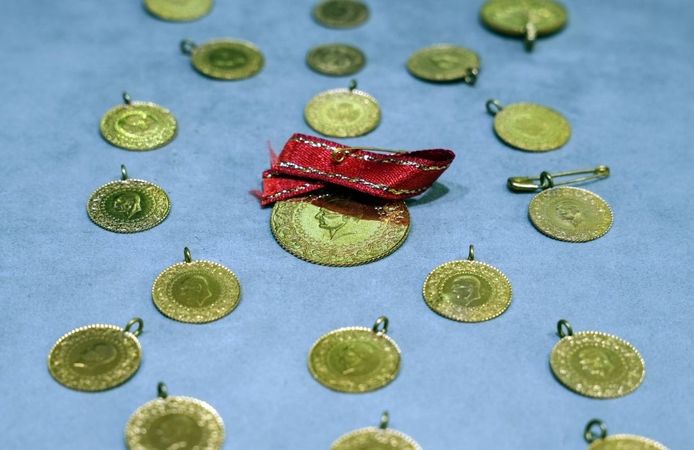 Altın haftanın son işlem gününe yükselişle başladı