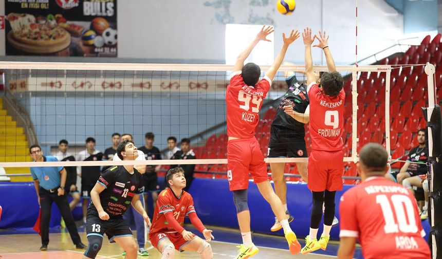 Şehzadeler Belediyespor genç erkek takımı bölge şampiyonu oldu
