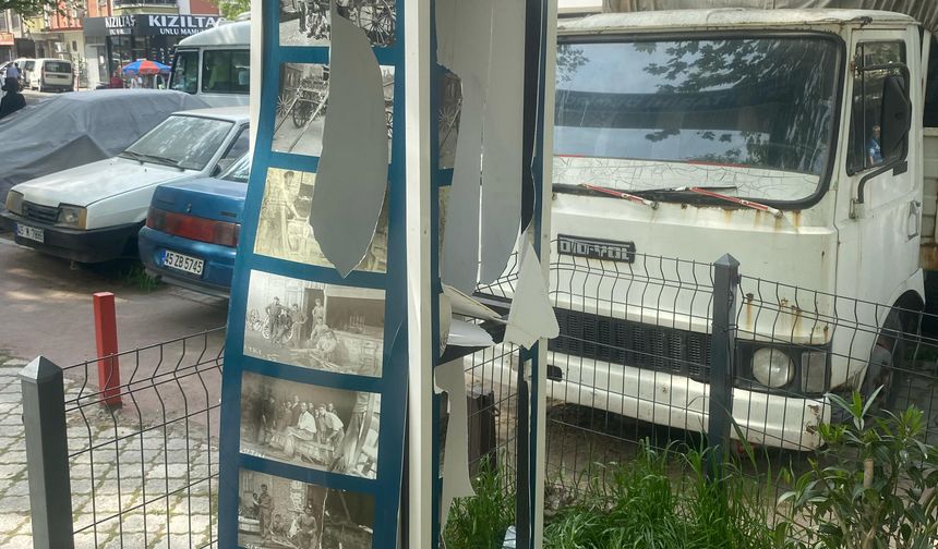 Turgutlu’da Tarihi Demirciler Çarşısı Parkı’nın tabelasına saldırı