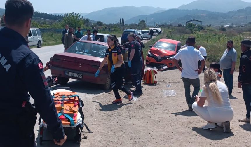 Manisa'da trafik kazası: 1'i çocuk 4 yaralı