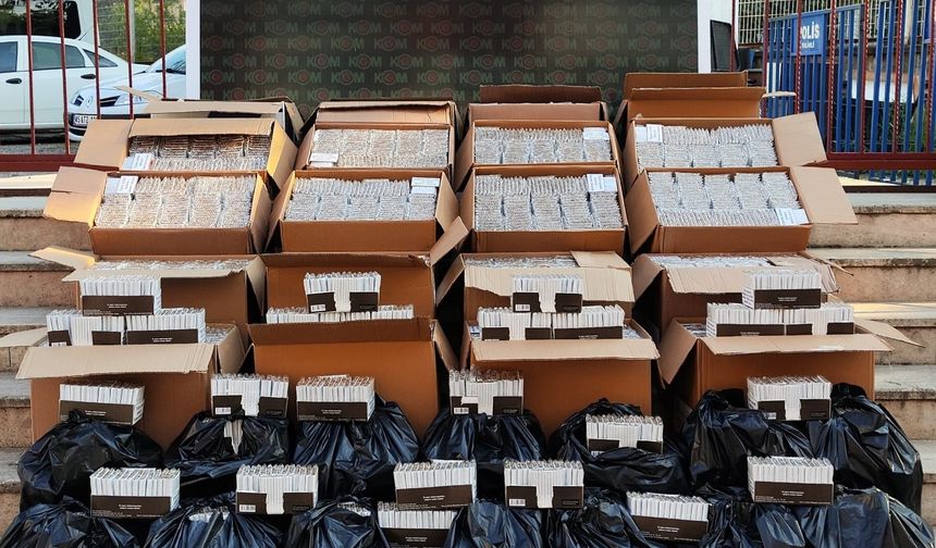 Manisa'da araçtan 229 bin makaron çıktı
