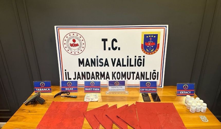 Manisa’da şüphelilerden uyuşturucu çıktı