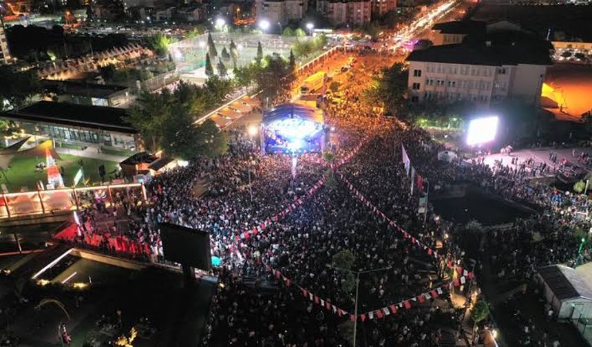 Manisa'da konser şöleni başlıyor... Her gece konser var!
