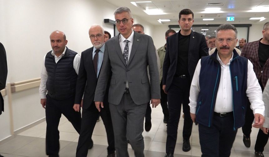 Bakan Memişoğlu'ndan, Eskişehir'de tedavi gören yaralı orman işçisine ziyaret!