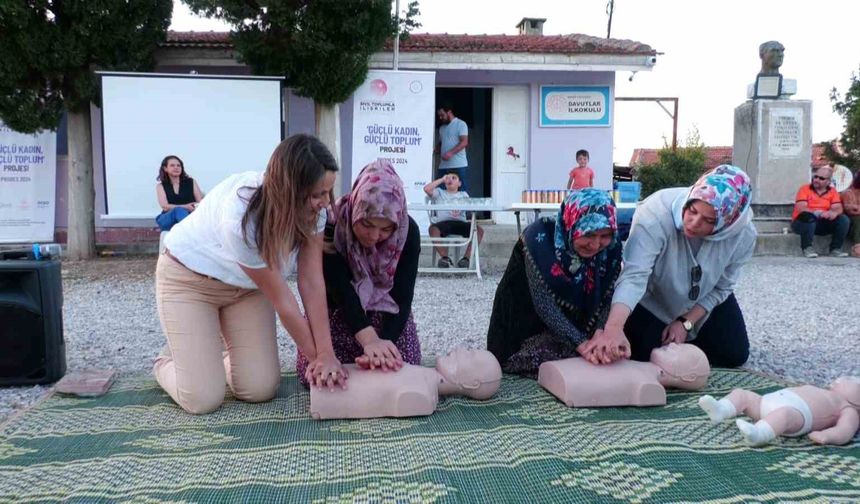 Manisa'da kırsal mahallelerdeki kadınlara temel ilkyardım eğitimi
