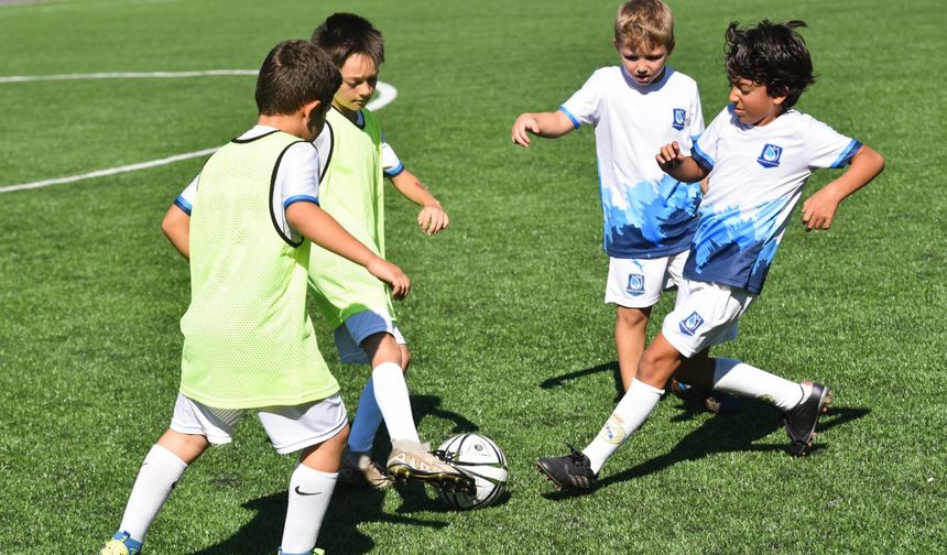 Yunusemre Belediyespor yaz futbol okulu tamamlandı