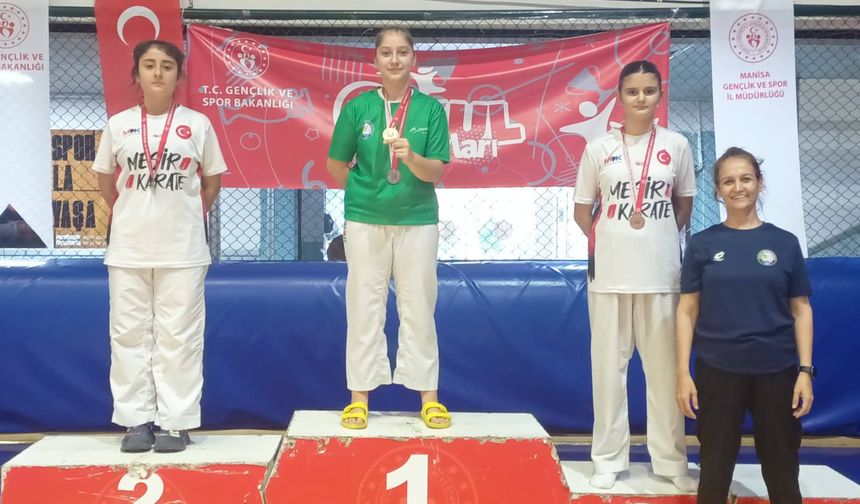 Salihli Belediyespor karate takımından büyük başarı