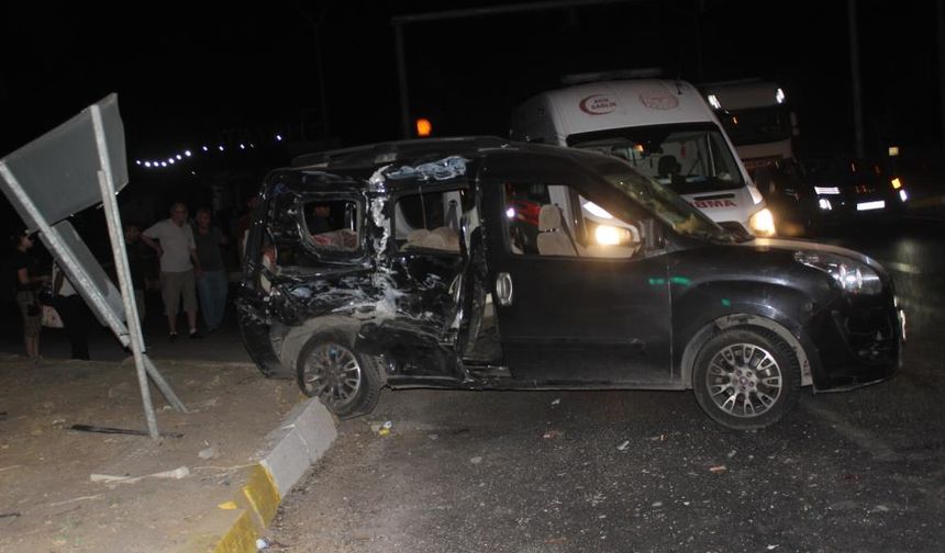 Manisa Salihli'de feci kaza: Ölü ve yaralılar var!