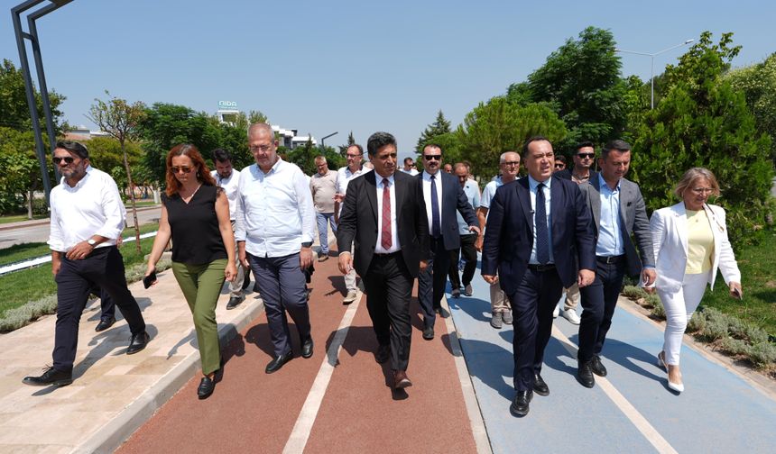 Başkan Dutlulu Akhisar’da asfalt çalışmalarını inceledi