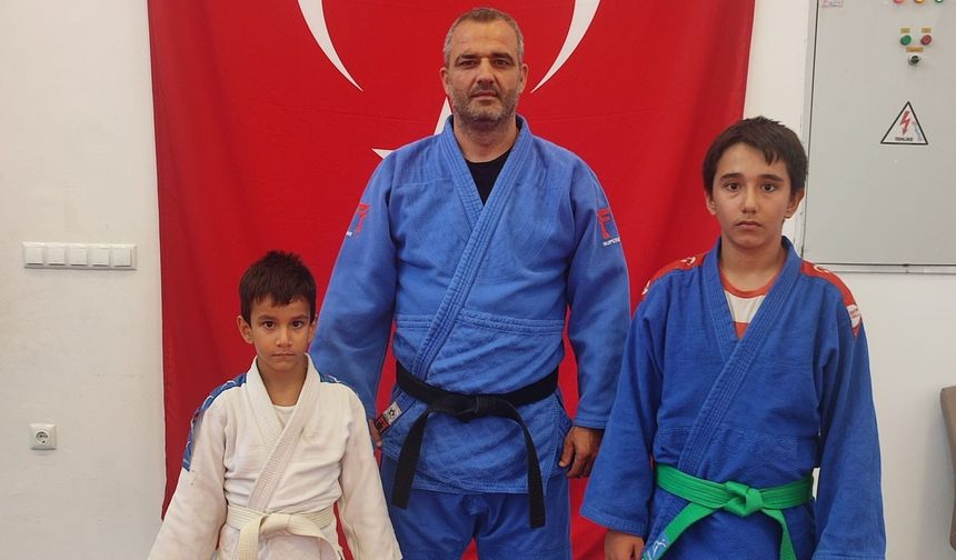 Manisalı baba ve oğulları judoda aynı yolda