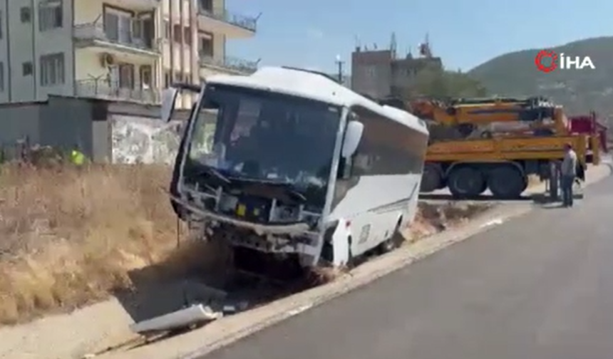 Antalya'da tur otobüsü kaza yaptı... Çok sayıda yaralı var!