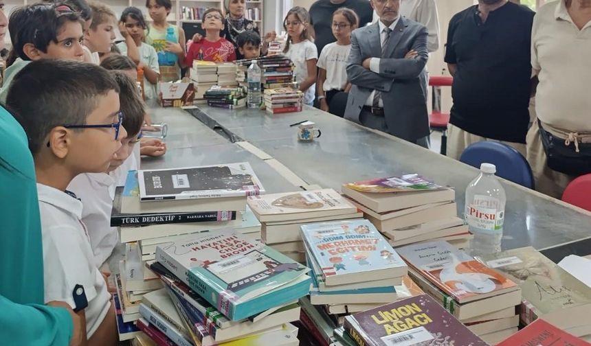 Türkiye Dil ve Edebiyat Derneği’nden anlamlı ziyaret: Manisa İl Halk Kütüphanesi kitap dostlarını ağırladı!