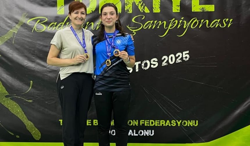 Manisalı Badmintoncu Ravza Bodur Türkiye Şampiyonu oldu