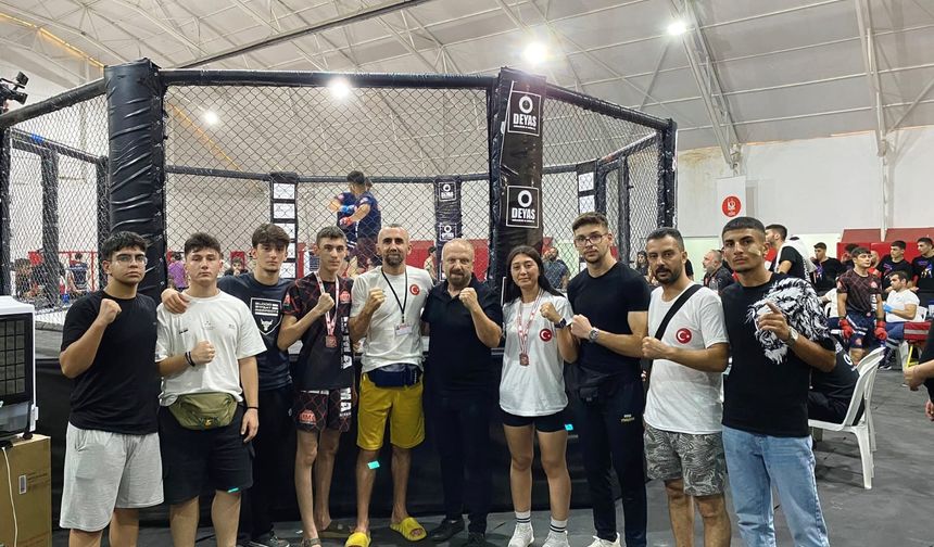 Manisalı sporcular MMA Süper Lig'den çifte madalya ile döndü
