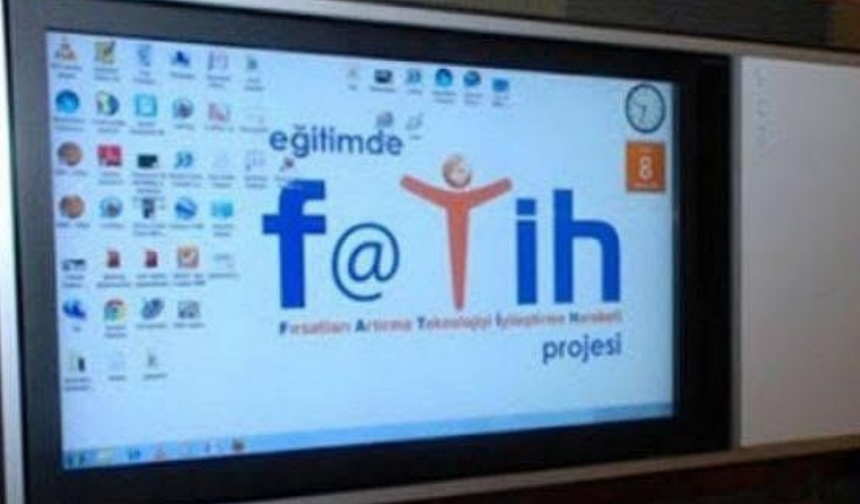 Sarıgöl Dört Eylül İlkokuluna 26 akıllı tahta teslim edildi