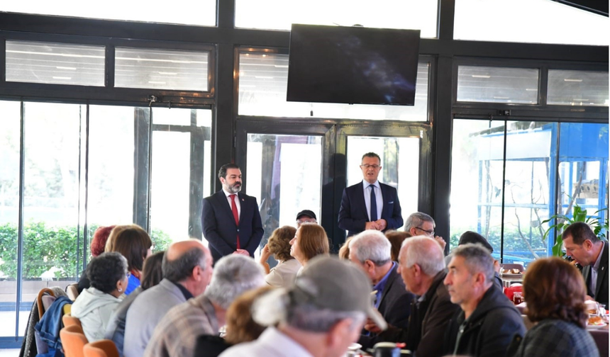 Başkan Öküzcüoğlu emekli öğretmenlerle kahvaltıda buluştu