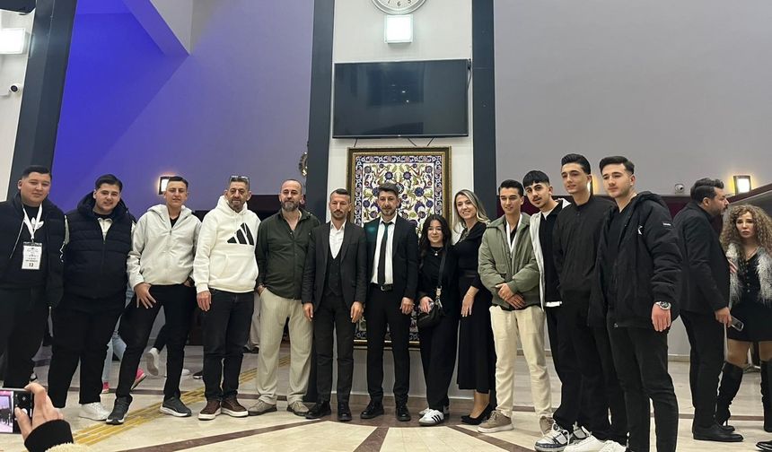 Manisa'lı kuaförler Uşak'tan 3 kupa ile döndü