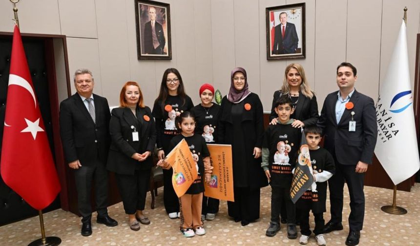 LÖSEV’den anlamlı ziyaret: Turuncu renkle lösemiye dikkat çekildi