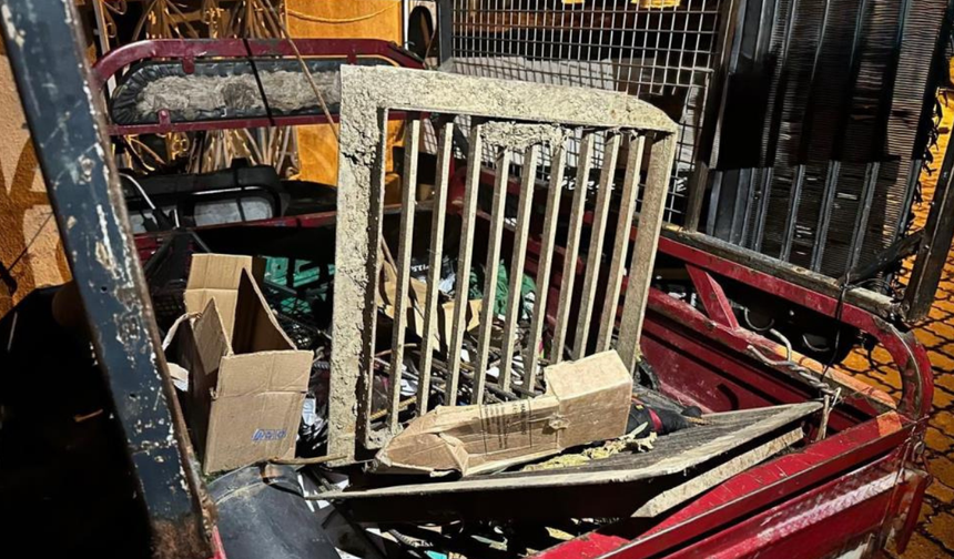 Turgutlu’da yağmur suyu mazgallarını çalan 2 şüpheli yakalandı