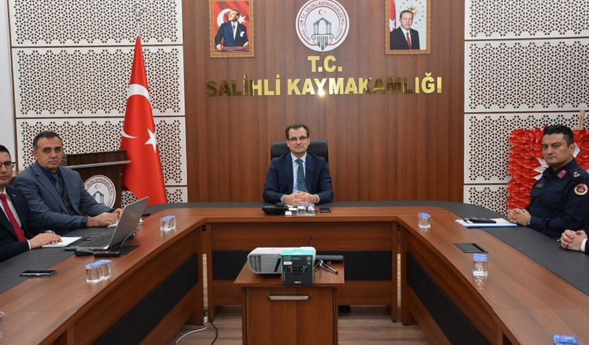 Salihli’de Aralık ayı kamu yatırımları değerlendirme toplantısı yapıldı