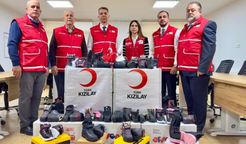 Kızılay’dan Manisa’da çocuklara kışlık ayakkabı desteği
