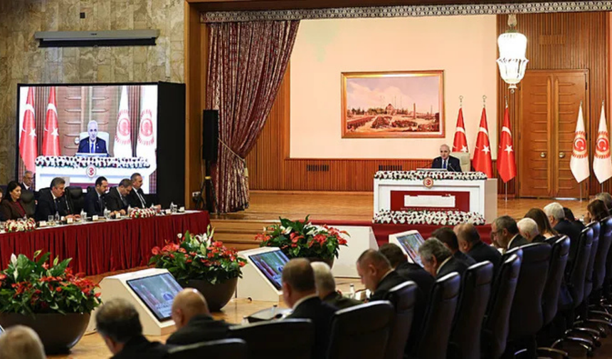 MHP ''Terörsüz Türkiye'' raporunu TBMM Başkanlığı'na sundu