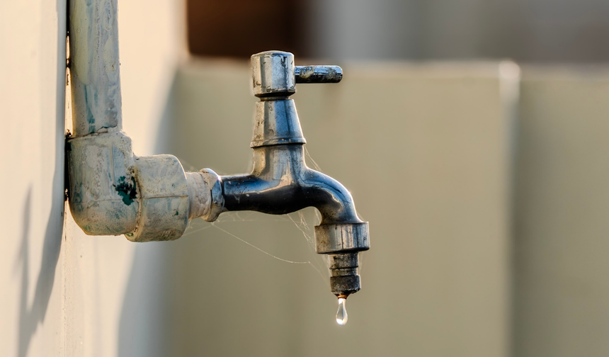 Boru patlağı Manisa’nın iki ilçesini susuz bıraktı