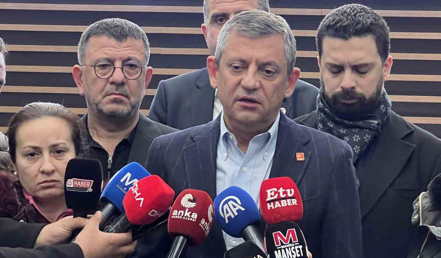 Özgür Özel'in duygu dolu anları