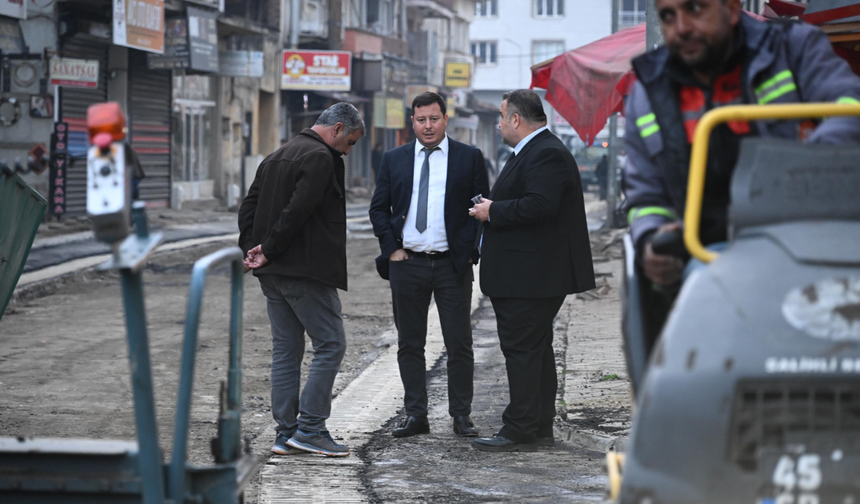 Salihli Belediyesi’nden Gaziler Mahallesi’ne yeni asfalt