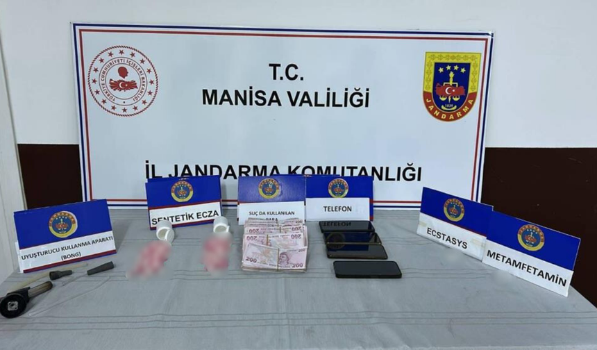 Akhisar gişelerinde yasaklı madde avı: 3 gözaltı