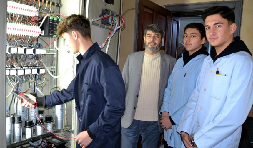 Manisalı öğrencilerden kamuya enerji tasarrufu