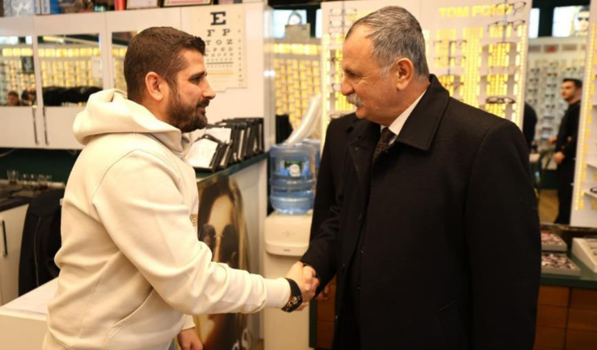 Yunusemre Belediye Başkanı Balaban, 75. Yıl Mahallesi esnafını ziyaret etti