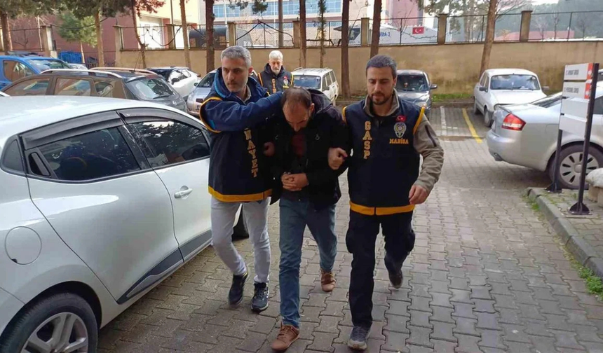 Eşini sokak ortasında öldüren zanlı adliyeye sevk edildi