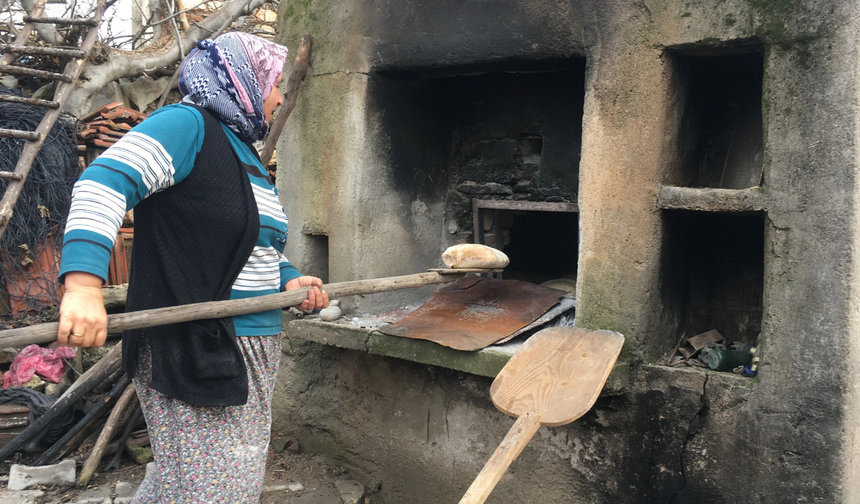 Manisa'da taş fırından çıkan ekmek 30 gün bayatlamıyor
