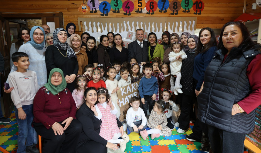 Başkan Balaban karne gününde çocukların sevincine ortak oldu