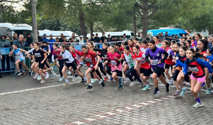 322 Sporcu Akhisar'da Türkiye Şampiyonası için ter döktü