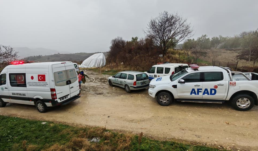 Demirci’de 52 yaşındaki kayıp Şerife Çınar için arama çalışmaları sürüyor