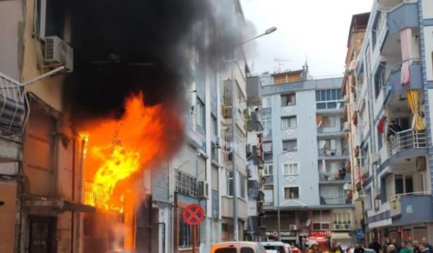 Manisa’da internet kafede yangın paniği: Alevler apartmana ulaştı