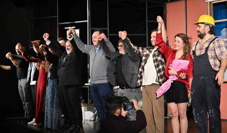 Manisa’da tiyatro gecesi: “Şiddetli geçimsizlik” dünya prömiyeriyle sahnede