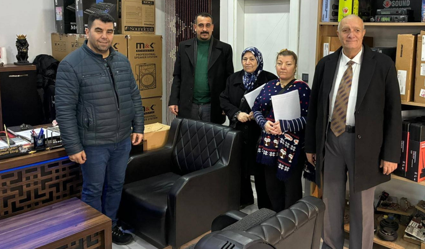 MHP Salihli’de “Hayırlı Günler Komşum” ziyaretlerini sürdürüyor