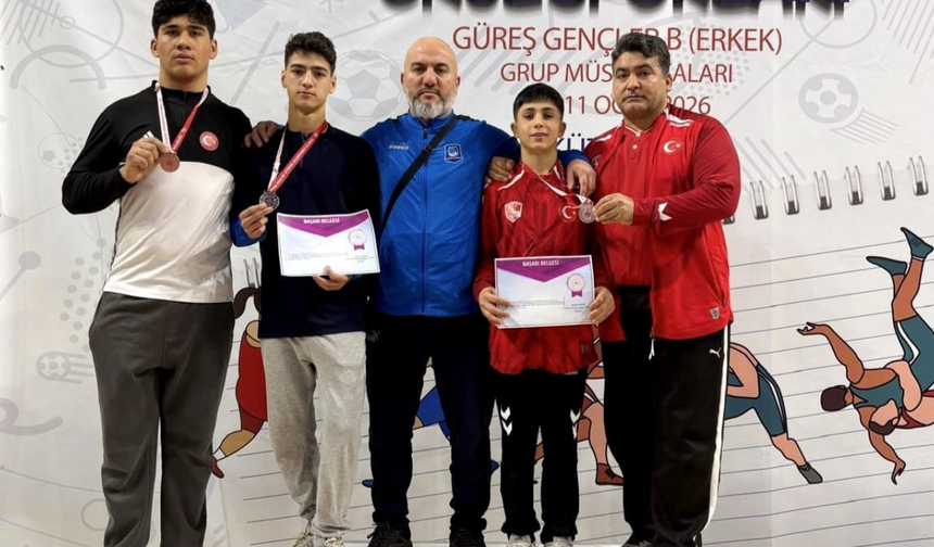 Yunusemre Belediyesporlu güreşçiler Kütahya'dan üç madalya ile döndü