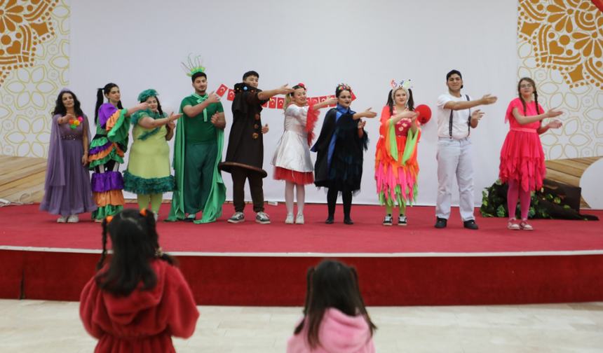 Çocuklar sağlıklı beslenmeyi tiyatroyla öğrendi