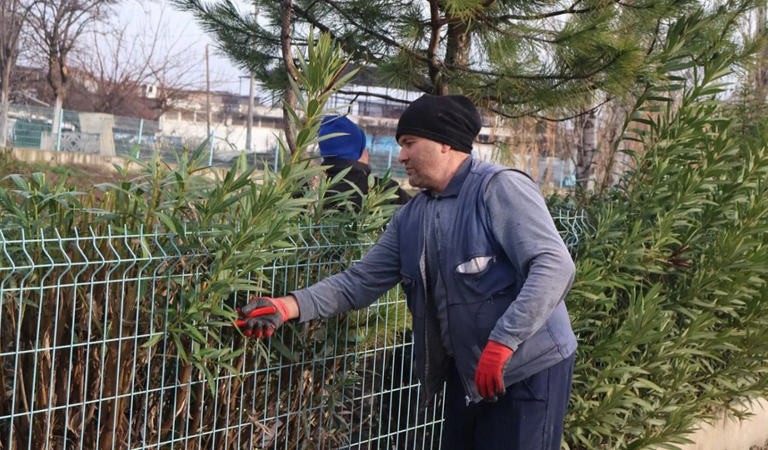 Ahmetli’de hizmet seferberliği: Parke yenileme ve çevre düzenleme sürüyor
