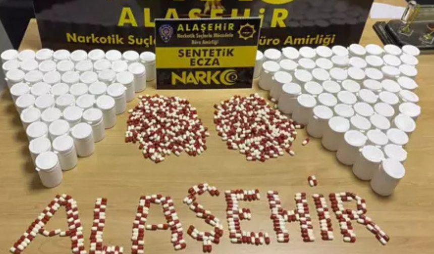Alaşehir’de araçta 5 bin 564 sentetik hap ele geçirildi