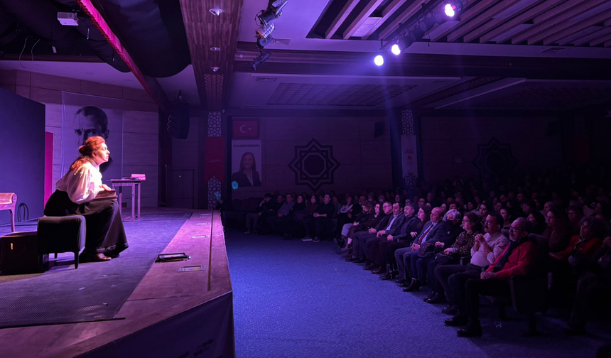 Rosa Luxemburg’un mücadele dolu yaşamı Yunusemre’de sahneye taşındı